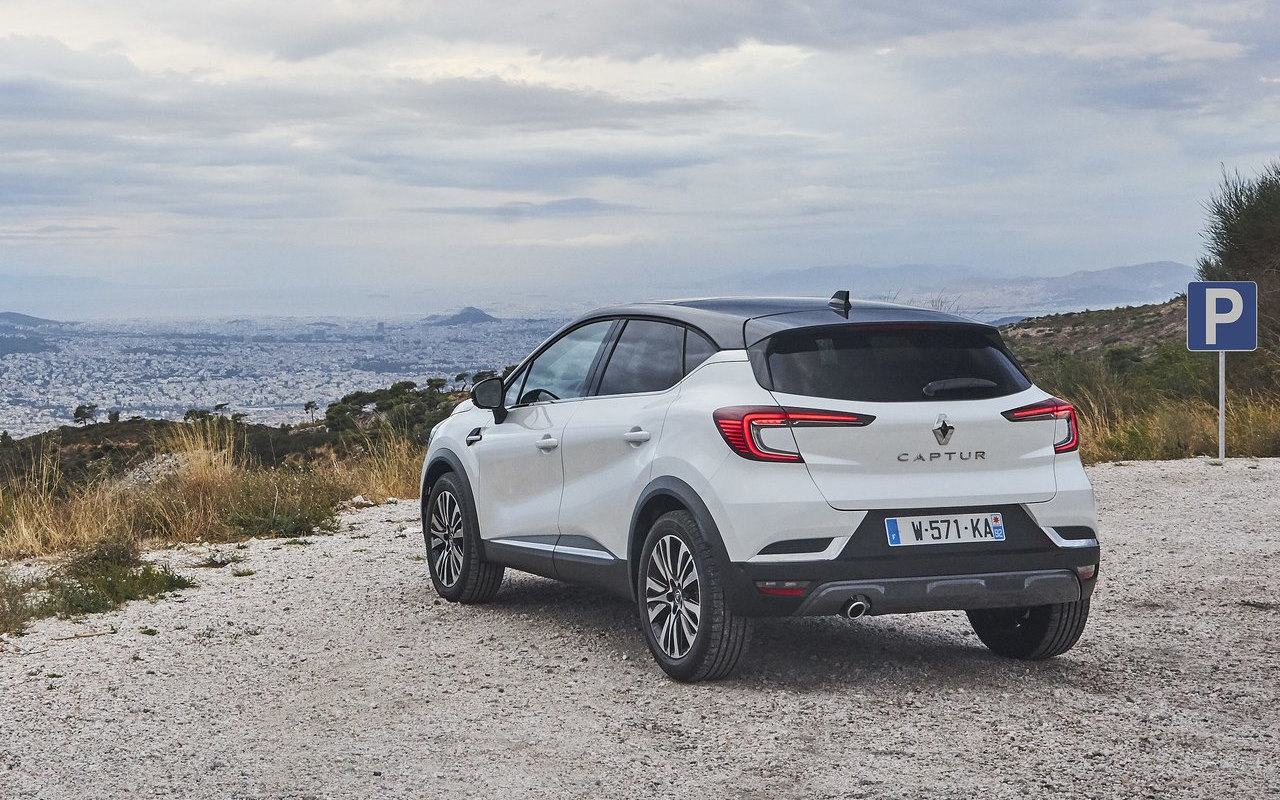 Renault Captur E TECH Plug In Hybrid 2021 SUV Drive